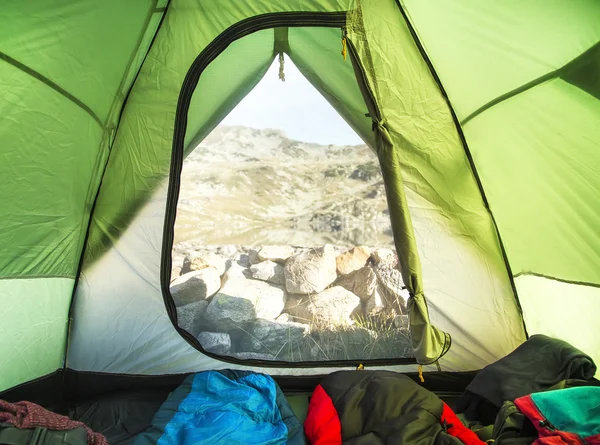 Bergcampingzelt in Sicht — Stockfoto