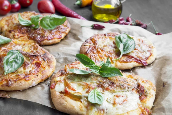 Mini Pizzas with Mozzarella, Cheese, Tomato Sauce and Fresh Basi — Stock Photo, Image