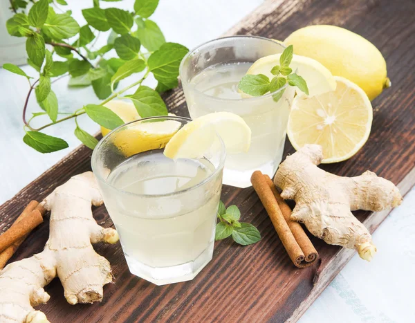 Ginger dan Lemon minum — Stok Foto