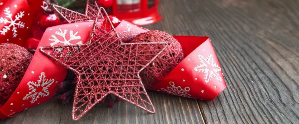 Κόκκινα Χριστούγεννα διακόσμηση με Glitter αστέρι και εορταστική κορδέλα — Φωτογραφία Αρχείου