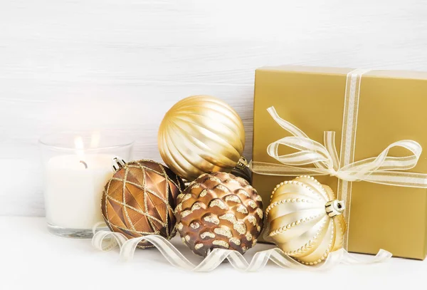 Golden Christmas tree ornaments with pearly balls decoration and — Stock Photo, Image
