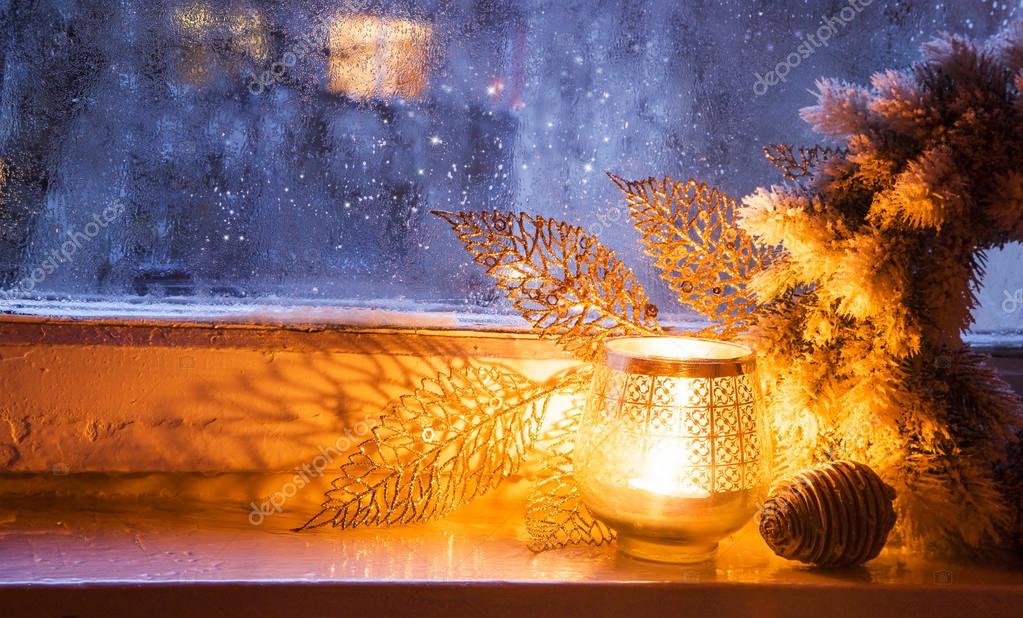 WeihnachtsFensterLaterne — Stockfoto © marrakeshh 93034728
