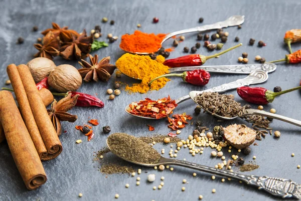 Cooking spices powders and seed, chili flakes, nutmeg and cinnam — Stock Photo, Image
