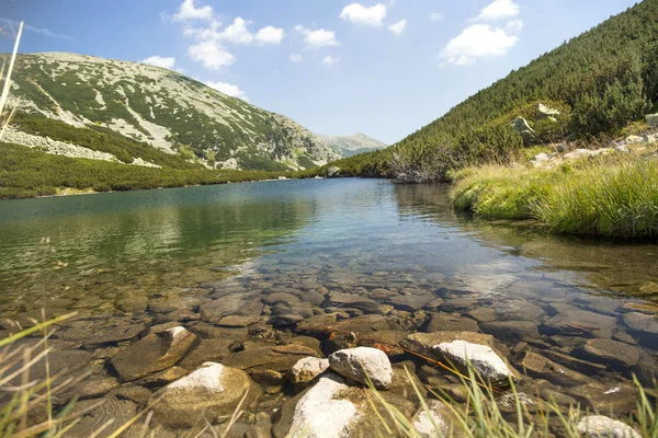 Lago de montaña, paisaje natural — Foto de Stock