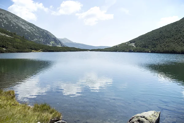 Lago de montaña, paisaje natural — Foto de Stock