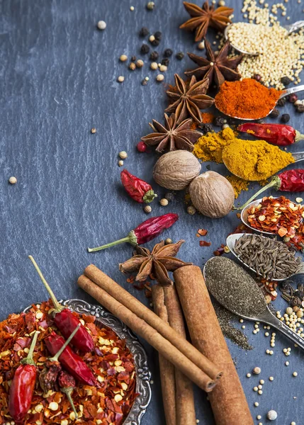 Indická aromatická koření — Stock fotografie