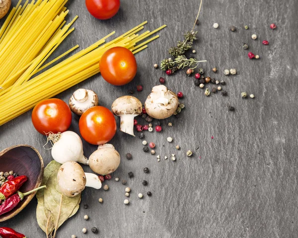 Italian meal ingredients with pasta,spices,tomatoes and mushroom — Stock Photo, Image