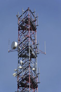 Tekrarlayıcı radyo bağlantı pilonlar