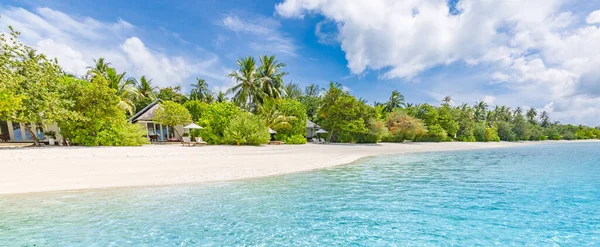 Spokojna Scena Plaży Słoneczny Egzotyczny Tropikalny Krajobraz Plaży Dla Tła — Zdjęcie stockowe