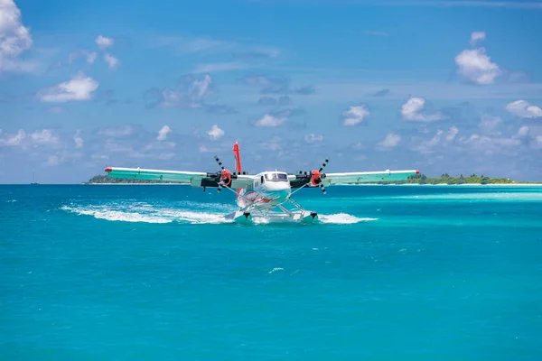 Atollo Ari Maldive 2018 Idrovolante Presso Località Balneare Tropicale Lusso — Foto Stock