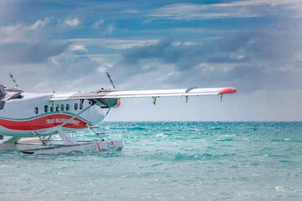 2019 Арі Атолл Мальдіви Екзотична Сцена Гідролітаком Trans Maldivian Airways — стокове фото