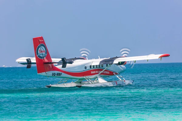 Ari Atoll Maldives 2018 热带海滩度假胜地的水上飞机 奢华的夏季旅游目的地是马尔代夫群岛的水上飞机 异国情调的假期或假日交通 马尔代夫海 — 图库照片