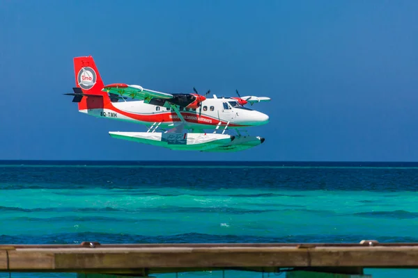 Atolón Ari Maldivas 2018 Hidroavión Playa Tropical Destino Lujo Para —  Fotos de Stock