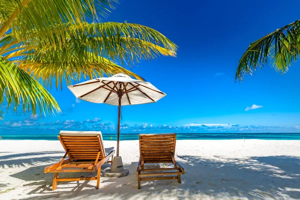 Prachtig Strand Stoelen Het Zandstrand Bij Zee Zomervakantie Vakantie Concept — Stockfoto