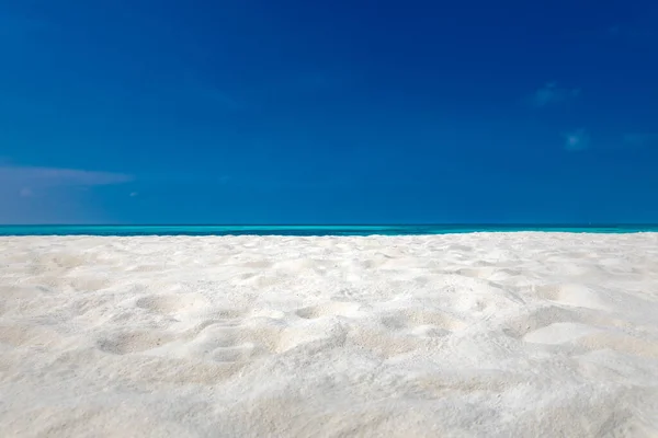 Zbliżenie Piasku Plaży Błękitne Letnie Niebo Panoramiczny Krajobraz Plaży Pusta — Zdjęcie stockowe