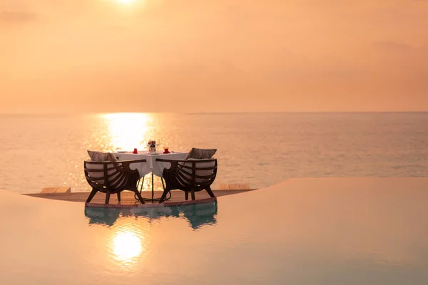 Erstaunlich Romantisches Abendessen Strand Auf Holzdeck Mit Kerzen Unter Dem — Stockfoto