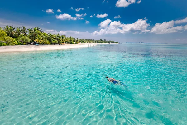 Caucasian Couple Tourists Snorkel Crystal Turquoise Water Coral Reef Maldives — Stock Photo, Image