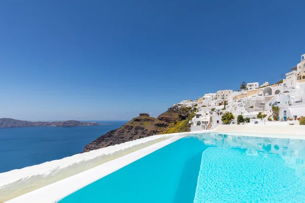 Biała Architektura Wyspie Santorini Grecja Basen Luksusowym Hotelu Piękny Widok — Zdjęcie stockowe