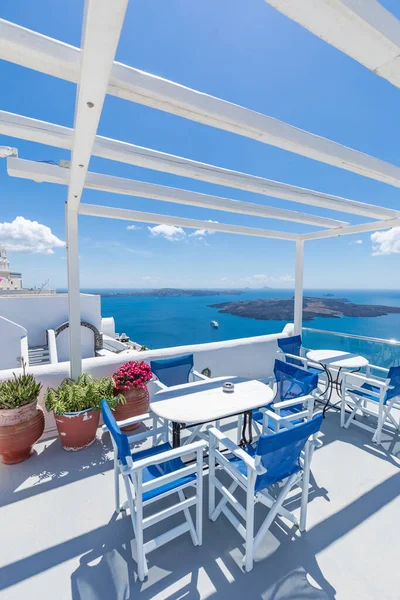 Piękny Taras Dachu Restauracji Widokiem Morze Wyspa Santorini Grecja Relaksujący — Zdjęcie stockowe