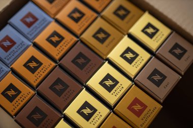 Budapeşte, Macaristan - 15.05.2020. Farklı Nespresso aromalı. Kahve kutularını kapatın.