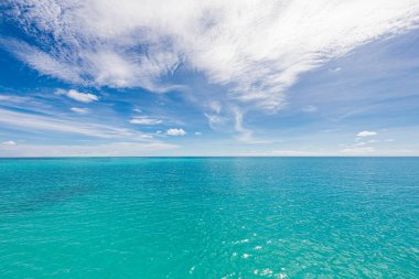 Güzel tropik plaj ve deniz. Tatil kavramı