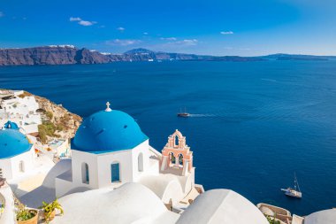 Santorini adasının güzel beyaz mimarisi, Yunanistan