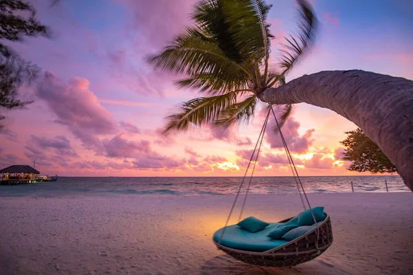 Piękna Tropikalna Plaża Zachodzie Słońca Koncepcja Podróży — Zdjęcie stockowe