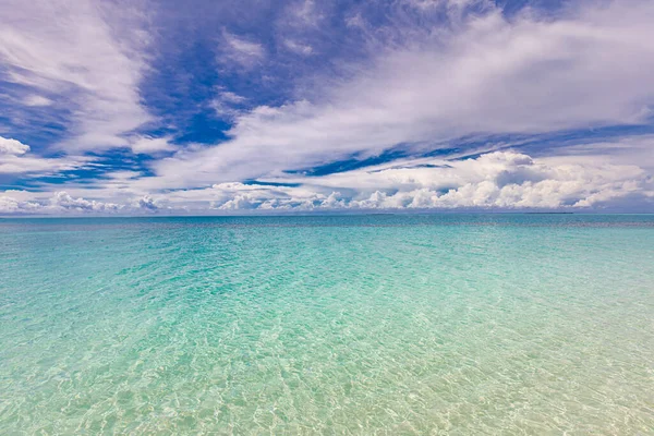 Hermosa Playa Tropical Con Arena Blanca Cielo Azul —  Fotos de Stock