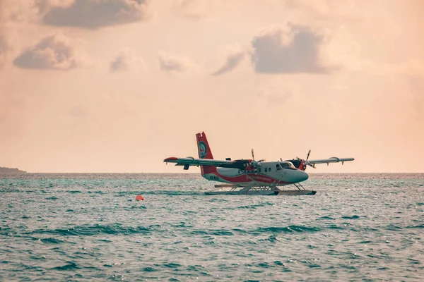 Atolón Ari Maldivas 2019 Escena Exótica Con Hidroavión Desembarco Marítimo — Foto de Stock