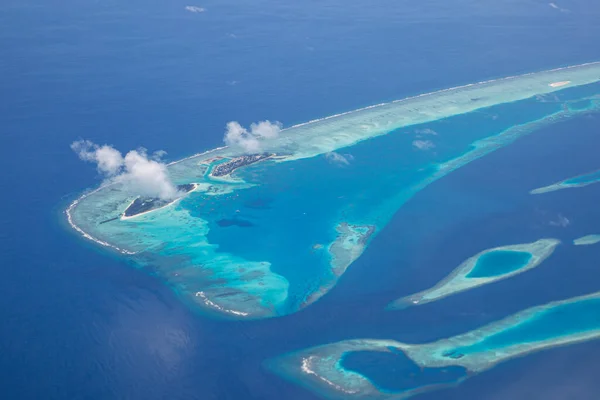 Vista Aérea Hermosa Isla Tropical Mar Con Laguna Azul Maldivas — Foto de Stock