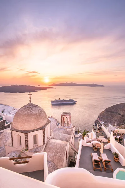 Fantastisk Kvällsutsikt Över Santorini Pittoreska Vårsolnedgången Den Berömda Grekiska Semesterorten — Stockfoto