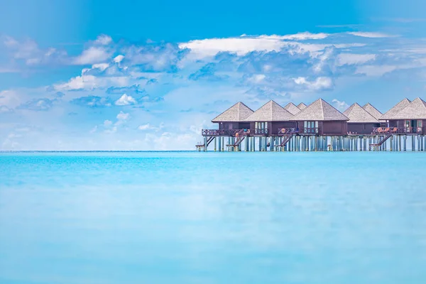 Piękny Luksusowy Kurort Tropikalnej Plaży Widokiem Morze — Zdjęcie stockowe