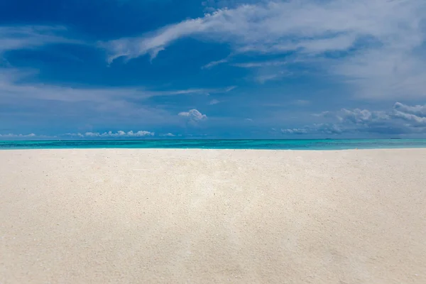 Piękna Tropikalna Plaża Białym Piaskiem Błękitnym Niebem — Zdjęcie stockowe