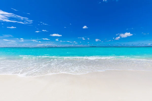 Hermosa Playa Tropical Con Arena Blanca Cielo Azul —  Fotos de Stock
