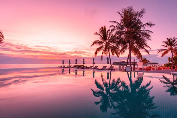 日没時の美しい熱帯のビーチ 旅行のコンセプト — ストック写真