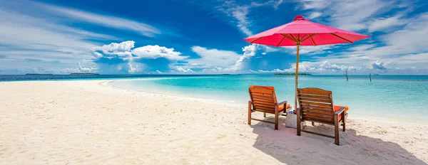 热带海滩自然为夏季风景 有躺椅 奢华的旅游风景 美丽的度假或度假目的地 海滩场景 — 图库照片