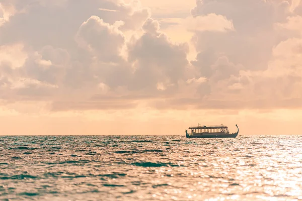 Hermosa Playa Tropical Durante Puesta Del Sol Concepto Viaje — Foto de Stock