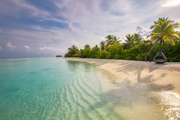 Mooi Tropisch Strand Met Palmbomen — Stockfoto