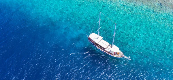 Hermosa Vista Aérea Del Barco Mar — Foto de Stock