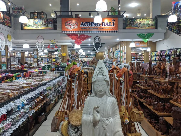 Denpasar Indonesien Oktober 2019 Hintergrund Eines Souvenirladens Mit Verschiedenen Arten — Stockfoto