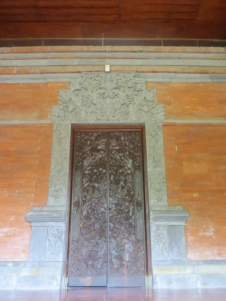 Denpasar Indonésie Října 2019 Starobylé Balijské Dveře Muzeu Bali — Stock fotografie