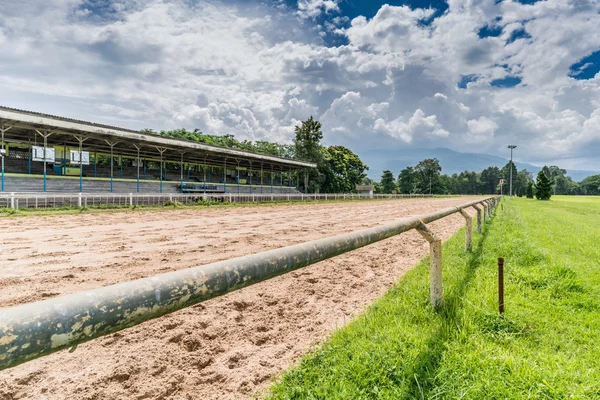 Velha arquibancada de madeira de pista de corrida — Fotografia de Stock