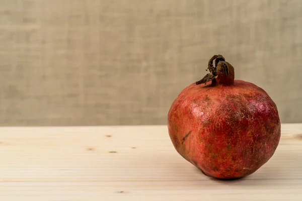 Rode granaatappel fruit — Stockfoto