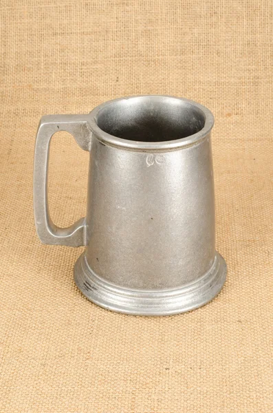 Bierkrug aus Aluminium — Stockfoto