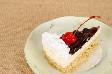 Yaban mersinli cheesecake