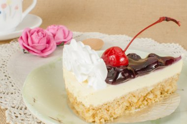 Yaban mersinli cheesecake