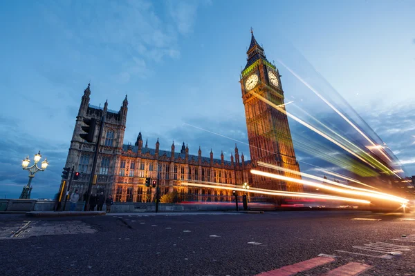 Big Ben nachts beleuchtet — Stockfoto