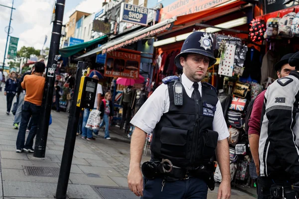 Policista v Camden Town — Stock fotografie