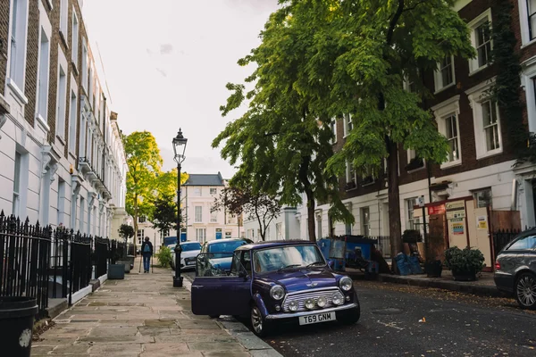 Retro bil på gatan i Camden Town — Stockfoto