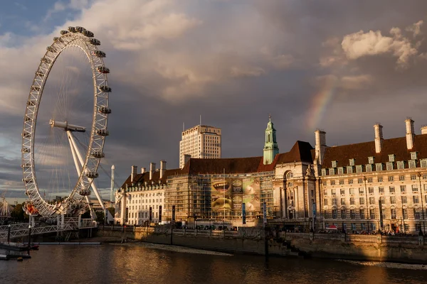 Londyńskie Oko i Tamiza — Zdjęcie stockowe